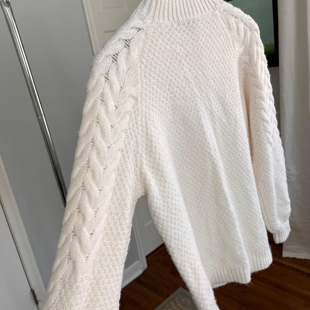 Cozy White Ann Taylor Cable Knit Sweater, XS